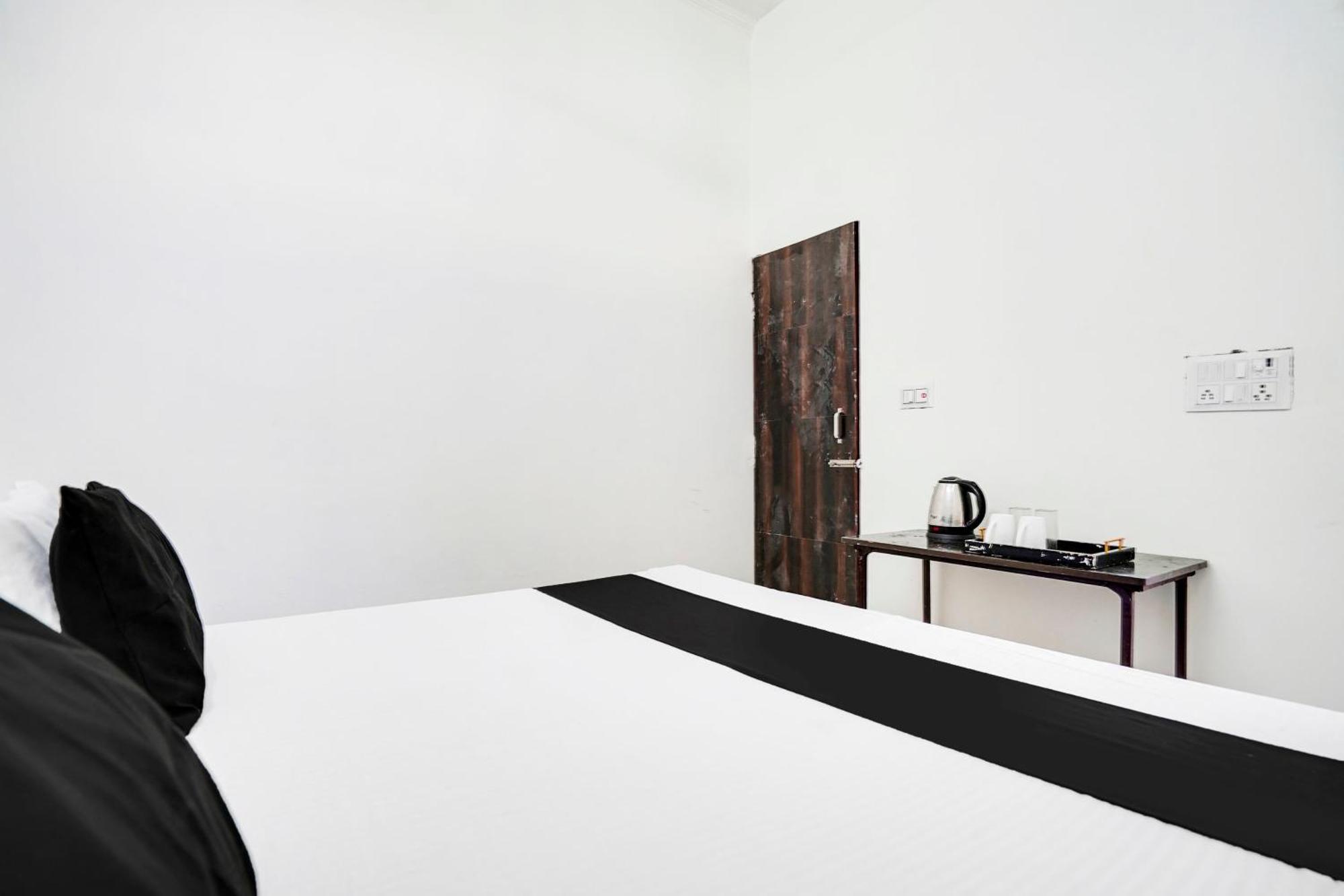 Hotel O The Moon Bareilly Exteriér fotografie