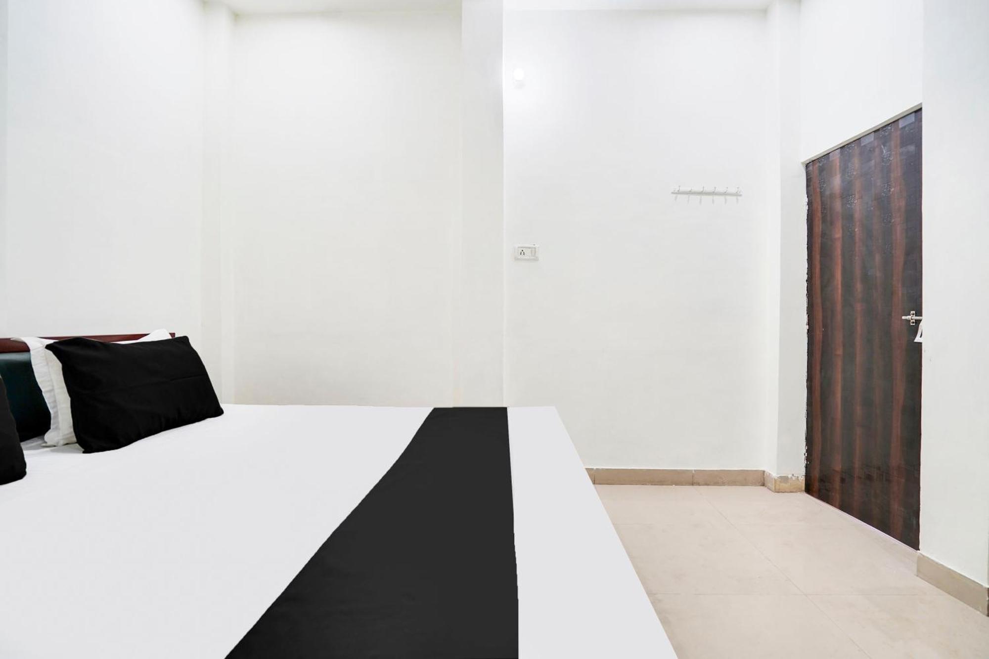 Hotel O The Moon Bareilly Exteriér fotografie