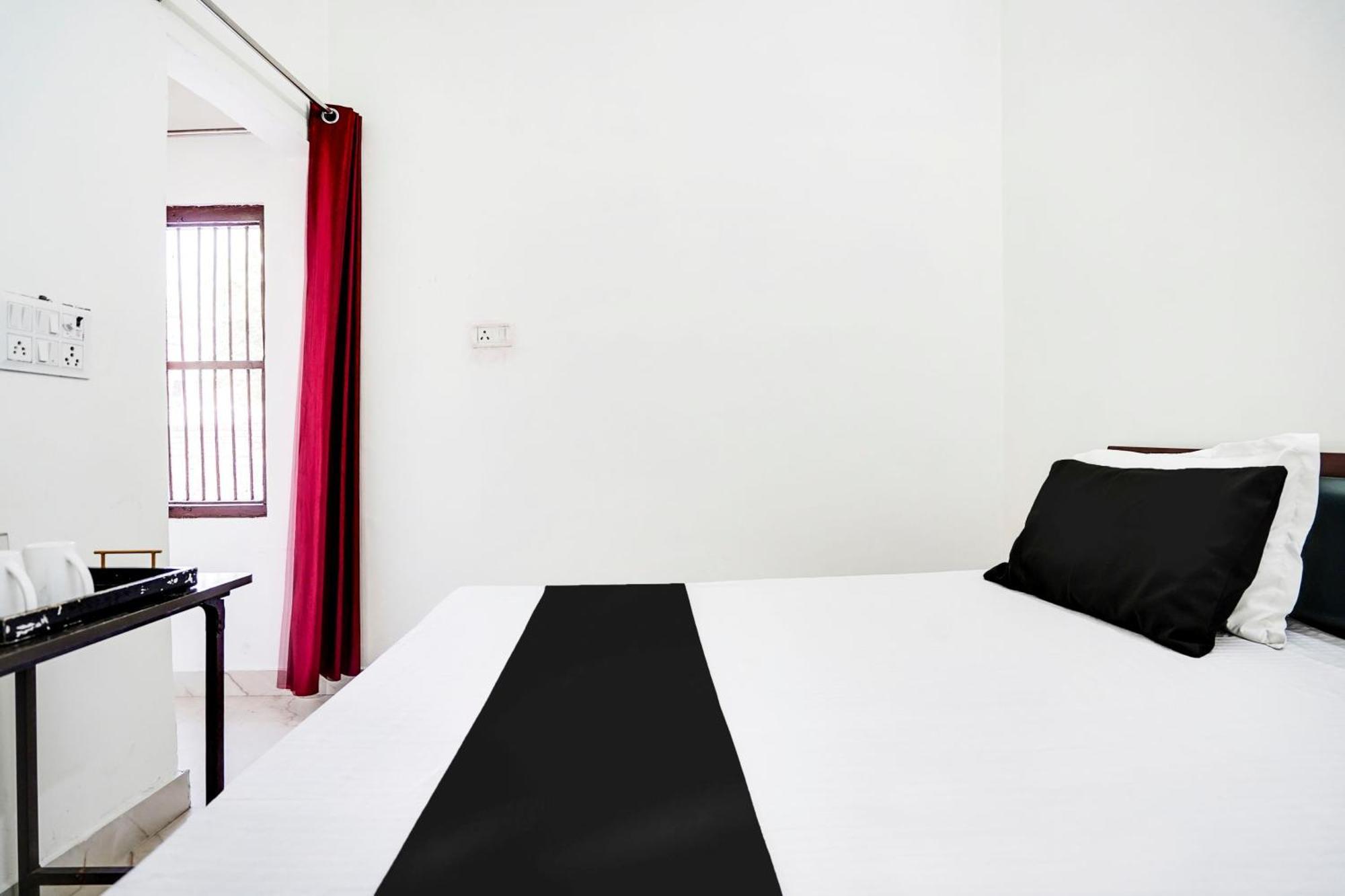 Hotel O The Moon Bareilly Exteriér fotografie