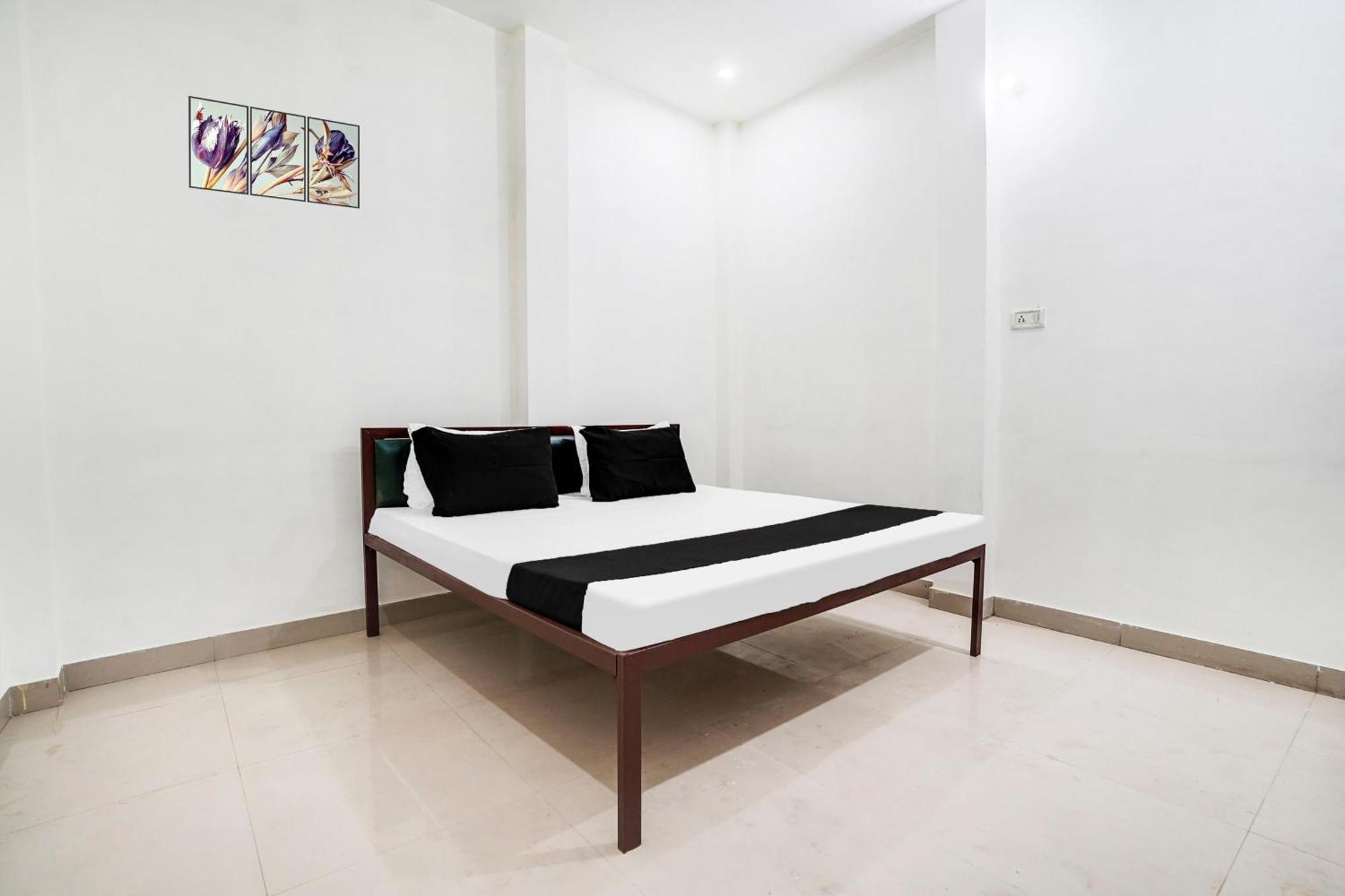 Hotel O The Moon Bareilly Exteriér fotografie