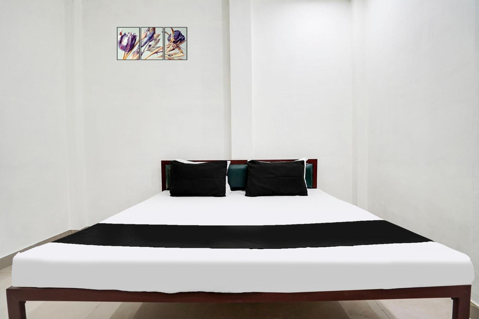 Hotel O The Moon Bareilly Exteriér fotografie