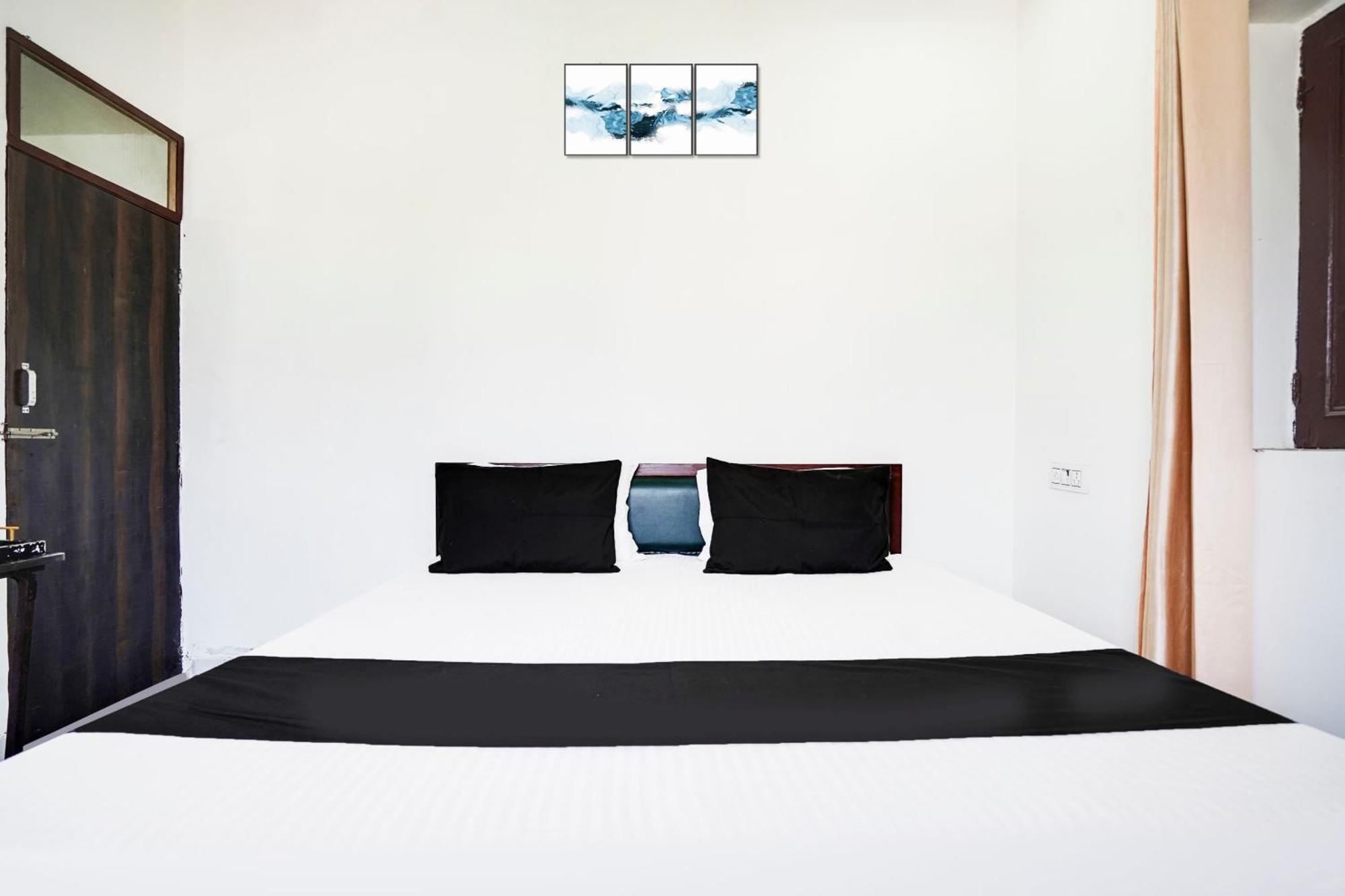 Hotel O The Moon Bareilly Exteriér fotografie