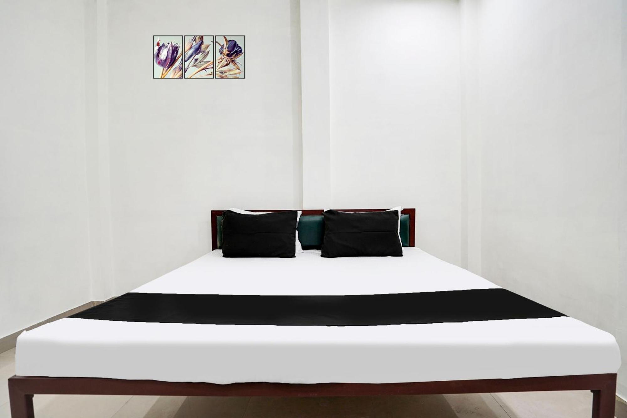 Hotel O The Moon Bareilly Exteriér fotografie